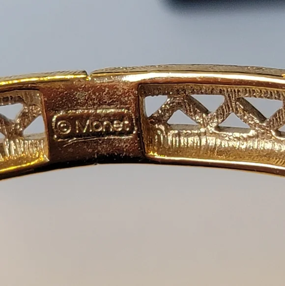 Monet RARE Bangle / Gold Gilded Look / Goldtone, Vintage, Estate, Size 8 - Picture 7 of 10